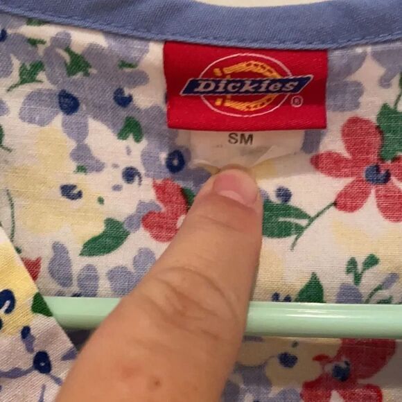 Dickies scrub top S  - Picture 2 of 2